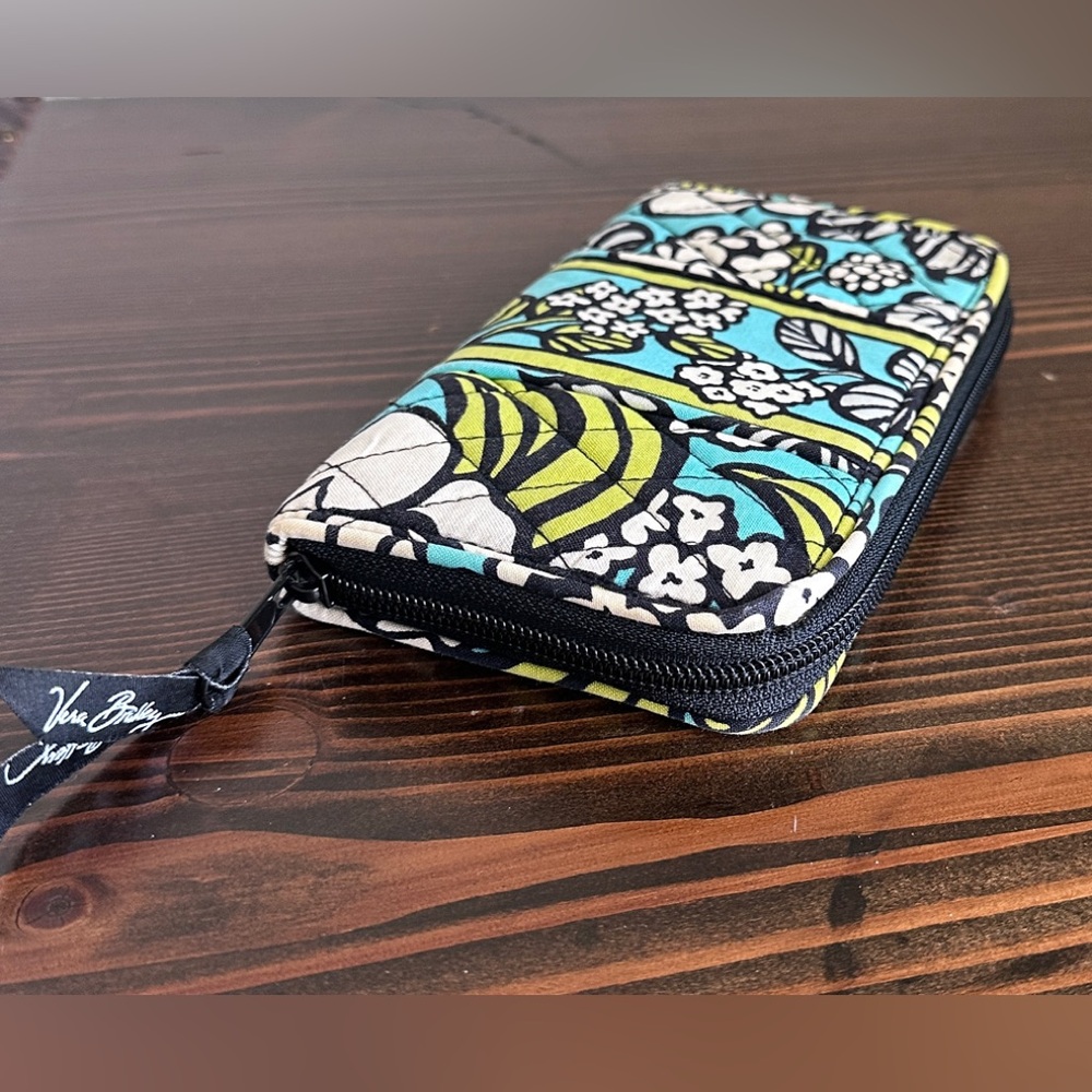 Vera Bradley Accordion Wallet – Island Blooms (Retired Print)